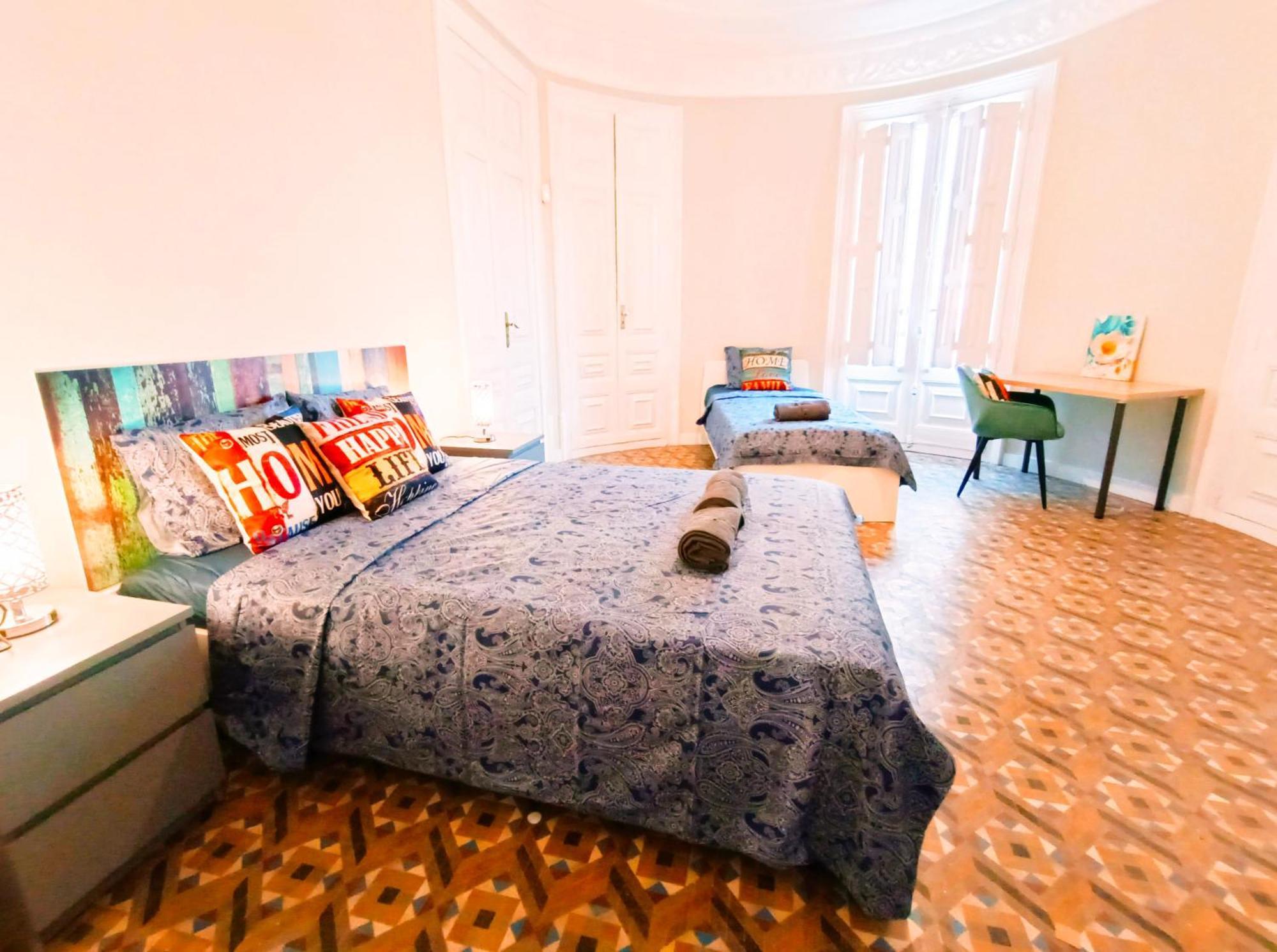 Private Rooms By Plaza Catalunya Barcelona Exterior foto